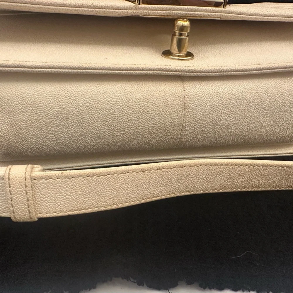 CHANEL Cream Quilted Boy Flap Shoulder Bag with Gold Chain